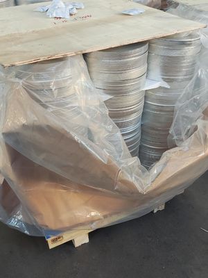 วงกลมอลูมิเนียมตามสั่ง กว้าง 100-1000 มิลลิเมตร มีพื้นผิวเรียบสําหรับการวาดลึกและการตราอุตสาหกรรม