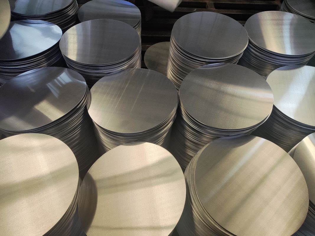 วงกลมและแผ่นอลูมิเนียมสีเงินแวววาว ความหนา 0.3-6.0 มม. มาตรฐาน GB/T3880.1-2006 สำหรับการปรับปรุงบ้าน