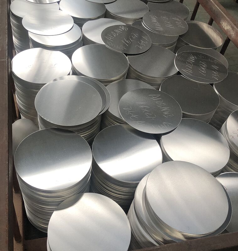 วงกลมอลูมิเนียม 1050 สีเงิน ขนาดเส้นผ่านศูนย์กลาง 80-1600 มม. ความหนา 0.3-6.0 มม. สำหรับแผ่นสะท้อนแสง